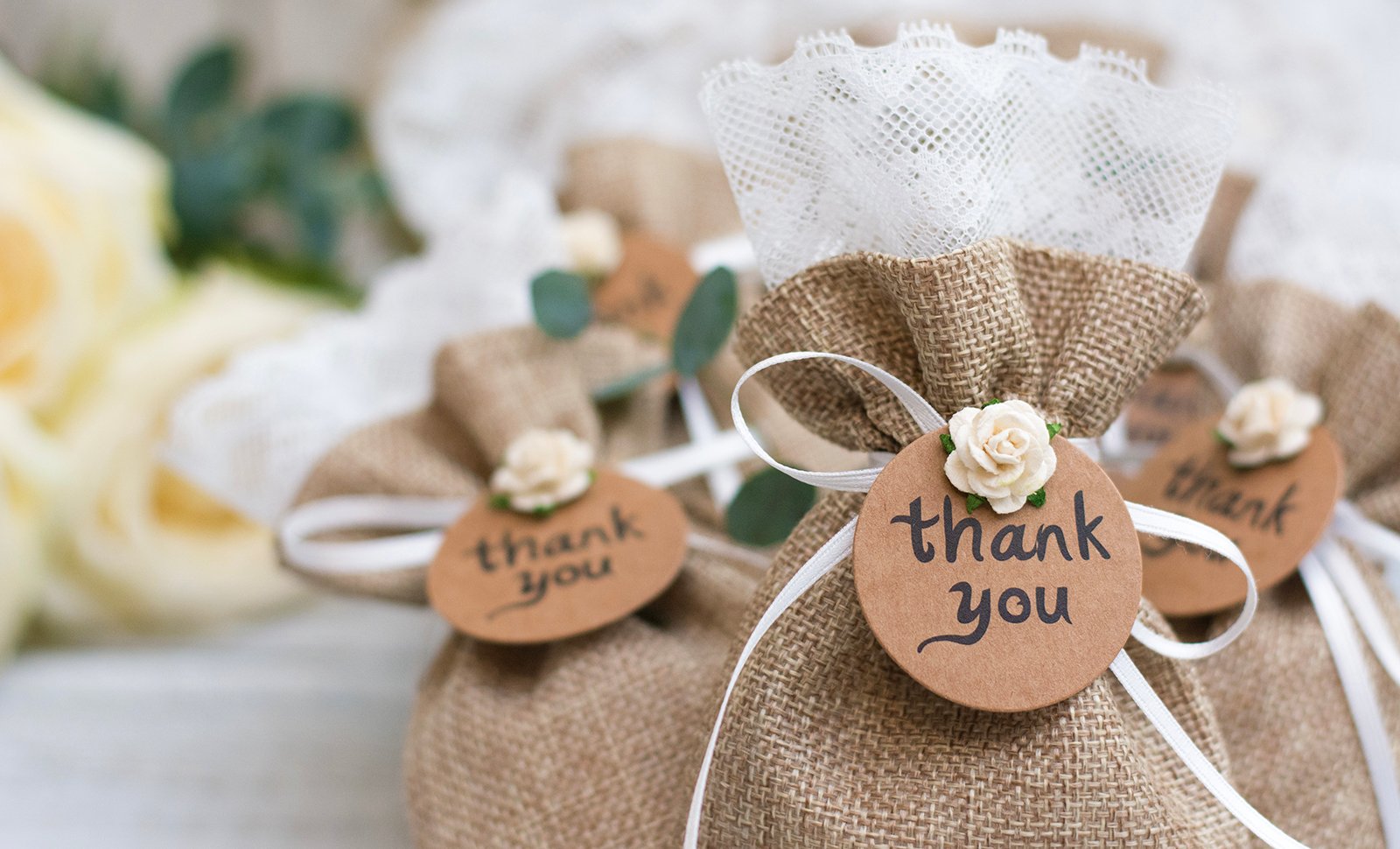 what to put in gift bags for wedding guests